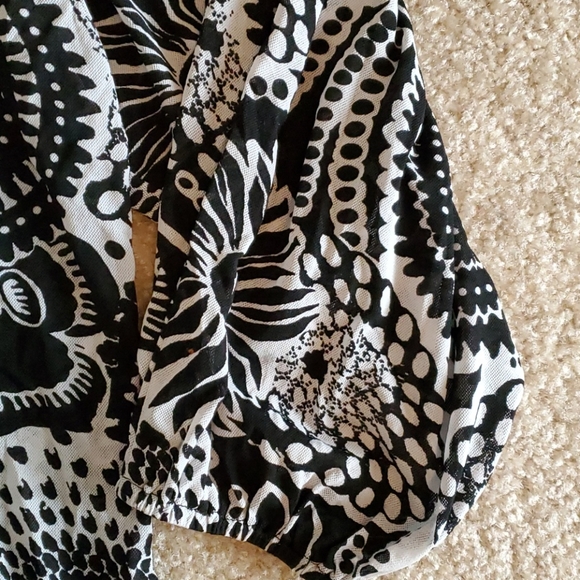 Karen Kane black and white mesh abstract print floral blouse size xl euc - Picture 3 of 5